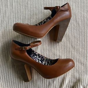 Crown Vintage “Tess” platform pumps